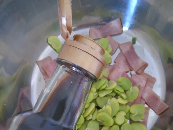 Stir fried broad beans with bacon East China-第10张